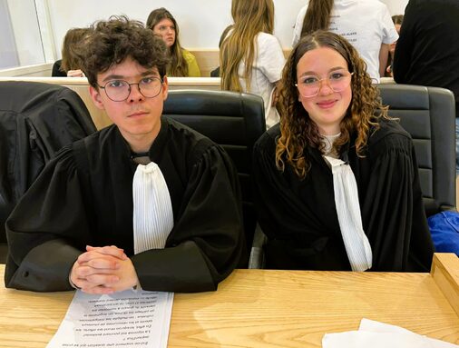 Baptiste et Erika au tribunal.jpg